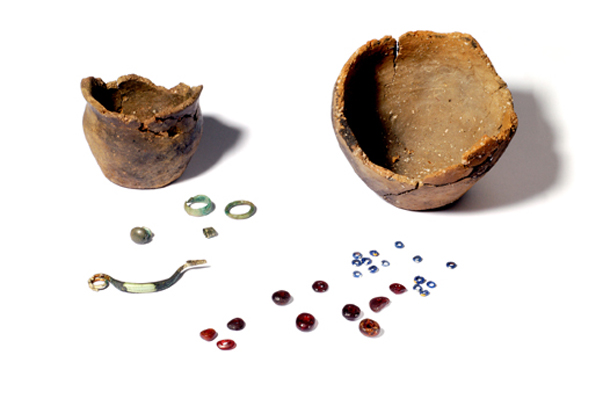 Aardewerk en sieraden