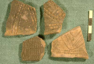 Scherven van de typische keramiek uit het Vroeg-Neolithicum