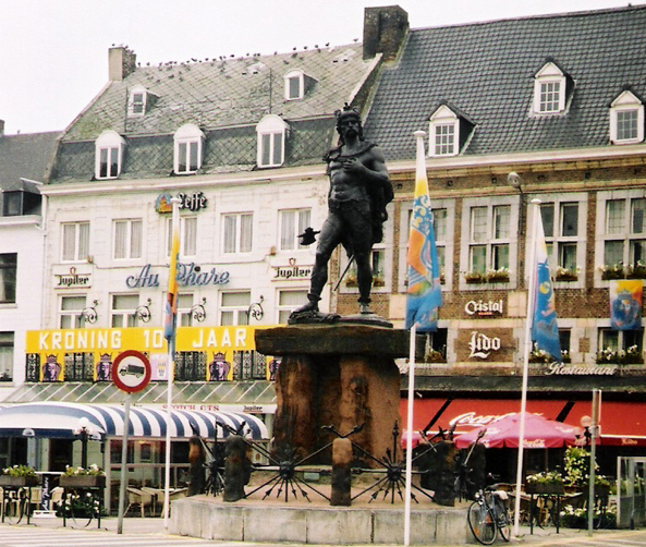 Standbeeld van Ambiorix op de markt van Tongeren.