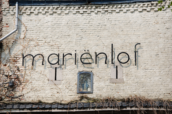 Voorzijde van de abdij van Colen "Mari&euml;nlof"