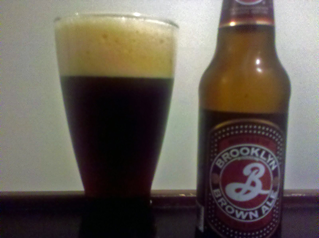 Brown Ales waren ooit Engels gemeengoed maar door de trend naar steeds meer 'lichtere bieren" verdween de oude soort bijna volledig. Gelukkig heeft de Verenigde Staten de productie van "echte' Brown Ales overgenomen van Engeland. Op de foto een Brooklyn Brown Ale (New York) een van de bekendste Brown Ales ter wereld.