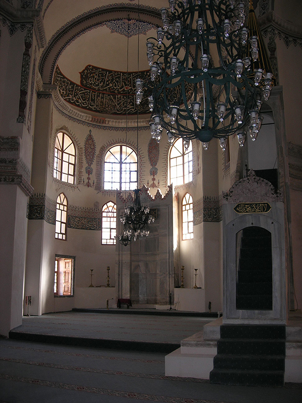 De Hagios Sergios en Bacchos in Constantinopel (Istanbul) ook wel de kleine Hagia Sophia genoemd, was het voorbeeld voor de San Vitale in Ravenna en dus indirect ook het voorbeeld voor de Paltskapel in Aken.