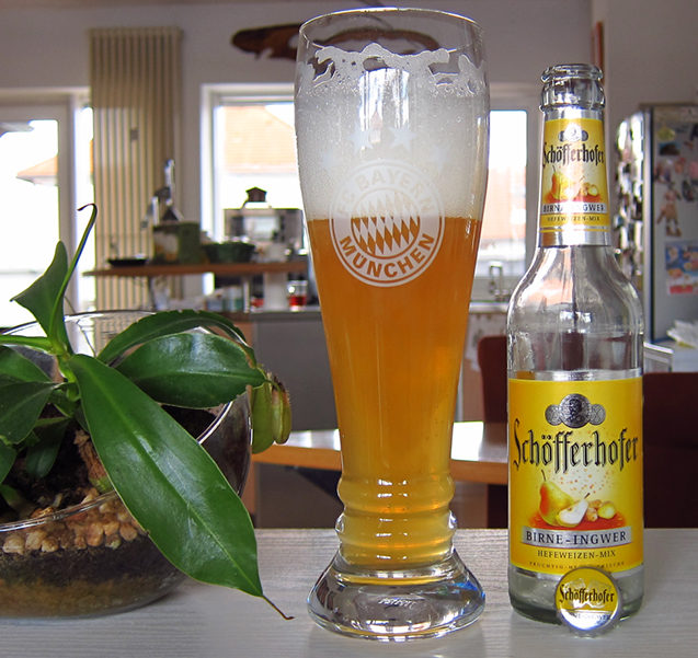 Hefe betekend 'met bezinksel' of 'met gist'. Bij een Hefeweizen wordt er dus opnieuw gist toegevoegd aan de fles om het bier een troebel ('trub') uiterlijk te geven.