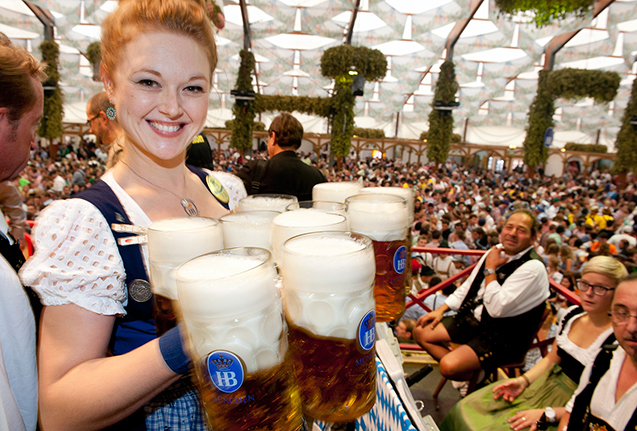 Oktoberfest-vieringen in diverse delen van de wereld f&ecirc;teren heldere bieren die iets donkerder en sterker zijn dan een standaard lagerbier.