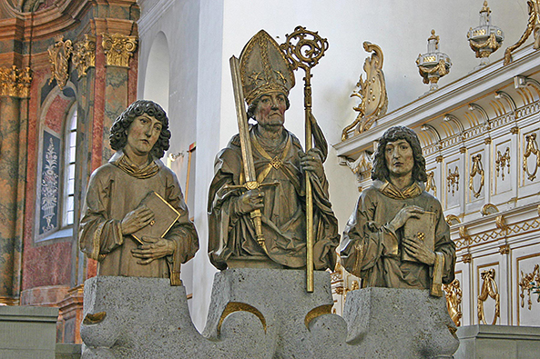 Sint-Kiliaan was een Ierse priester (ca. 640 - 689) die bisschop van Würzberg werd. Hier op de foto een standbeeld in de Neumünster-Kirche te Würzberg te samen met Colonan en Totnan. Deze drie zijn de schutspatronen van de Franken.