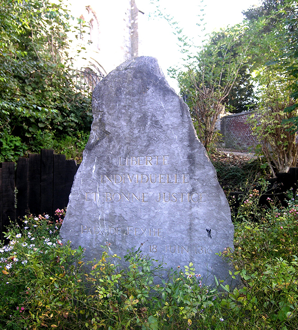 Gedenksteen in Fexhe met de tekst Libert individuelle et bonne justice (Persoonlijke vrijheid en goede justitie).