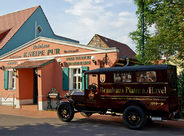 Brouwerij Kneipe Pur, Plaue bei Brandenburg an der Havel, Oost-Duitsland.