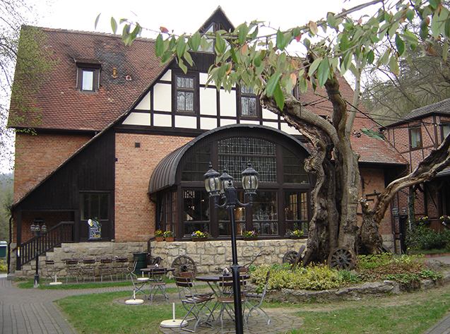 Jena's Papierm&uuml;hle, Oost-Duitsland, was een papiermolen, een herberg (waar begin 19e eeuw Napoleon eens verbleef) en nu een brouwerij.