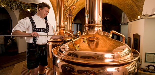 Brouwzaal brouwerij Griesbr&auml;u Zu Murnau, Zuid-Duitsland.