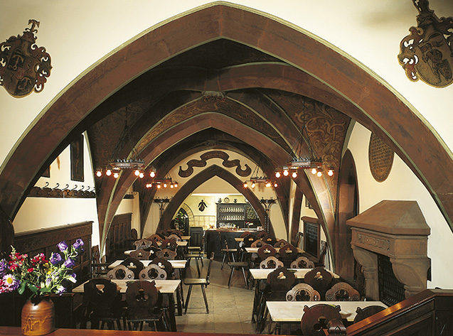 Interieur (gelagzaal) brouwerij Schlenkerla, Bamberg, Zuidoost-Duitsland.